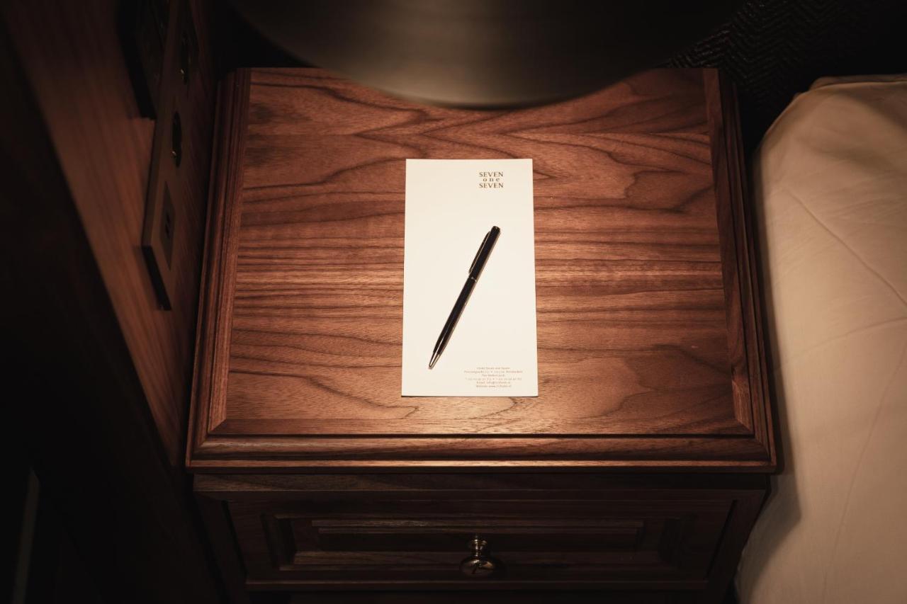 Hotel 717 Amsterdam Zewnętrze zdjęcie A stationery set
