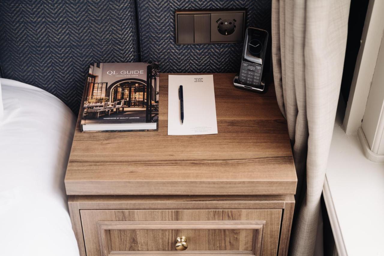 Hotel 717 Amsterdam Zewnętrze zdjęcie A bedside table