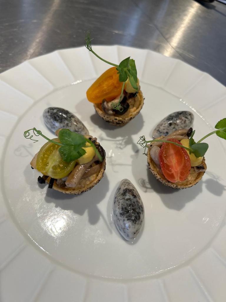 Hotel 717 Amsterdam Zewnętrze zdjęcie Quail egg canapés