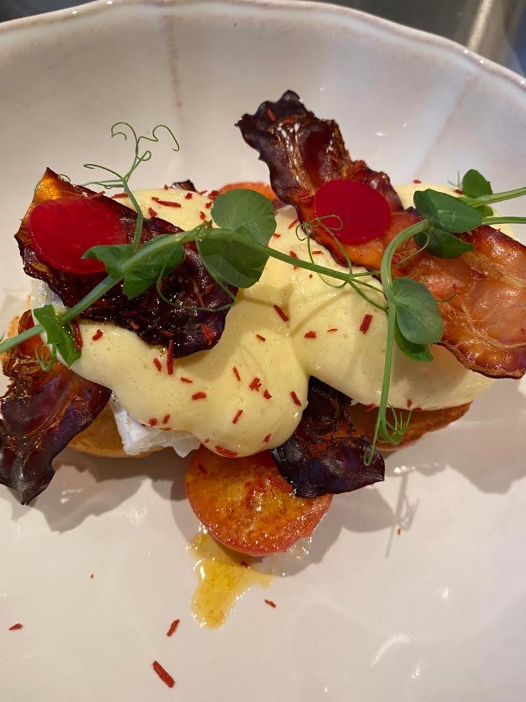 Hotel 717 Amsterdam Zewnętrze zdjęcie Aubergine and tomato salad